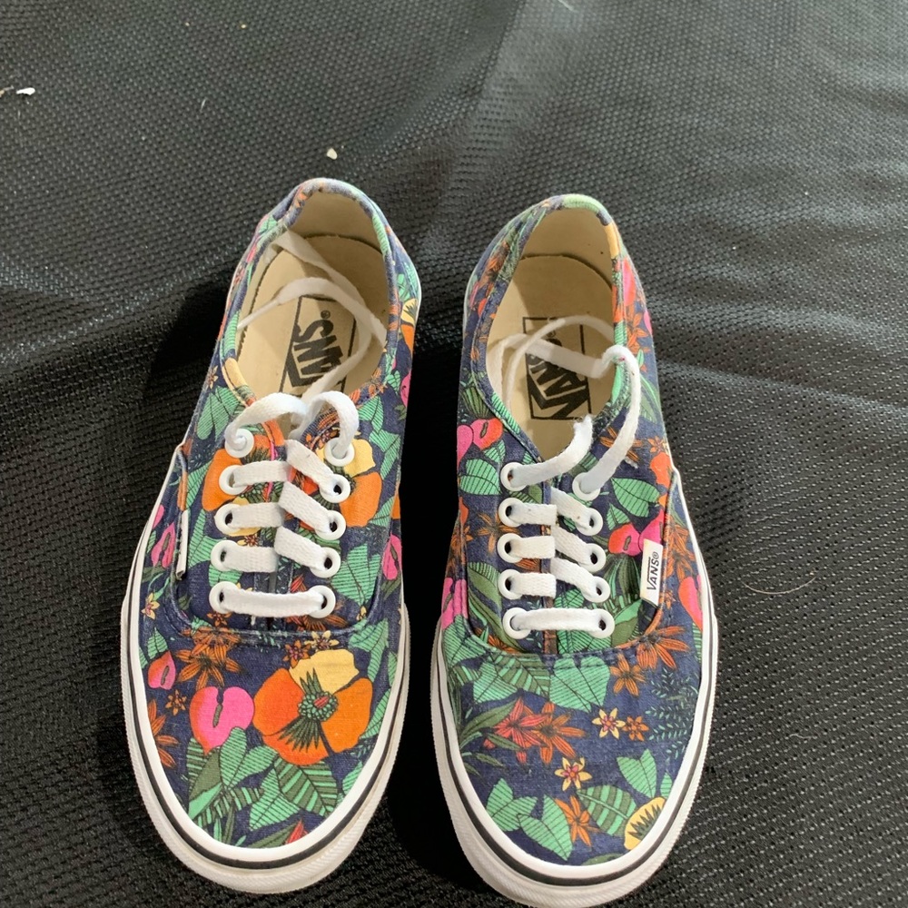 Vans. Womens 8. Mens 6.5